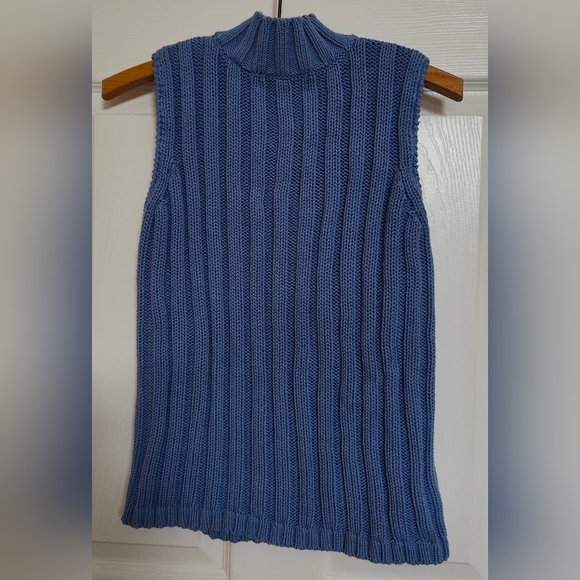 Chaus Sleeveless Top - Picture 2 of 4